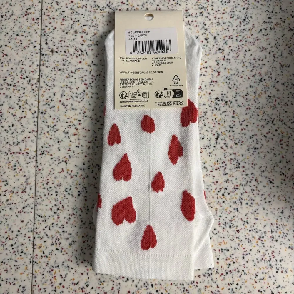 NWT FINGERSCROSSED Bicycle Socks Ride Hearts 43-46 New Red Classic Trip Compress